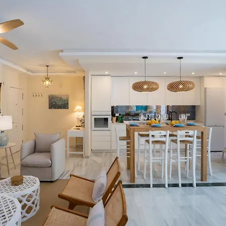 Holidays & Limones De Genova ,150 M Playa Elviria Διαμέρισμα *