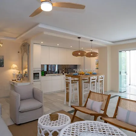 Limones De Genova ,150 M Playa Elviria Apartment *