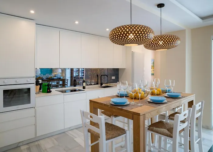 Limones De Genova ,150 M Playa Elviria アパート マルベーリャ