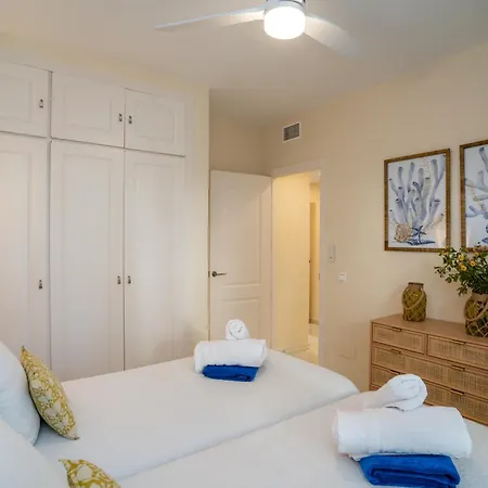 Limones De Genova ,150 M Playa Elviria * 마르베야